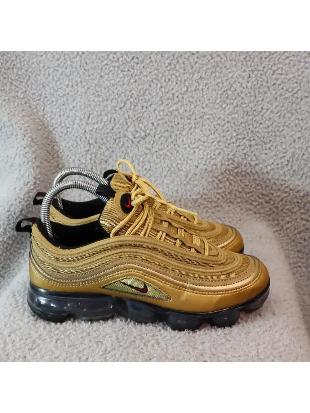 Nike Air Vapormax 97 GS Boys Size 6Y Gold AQ2657-700